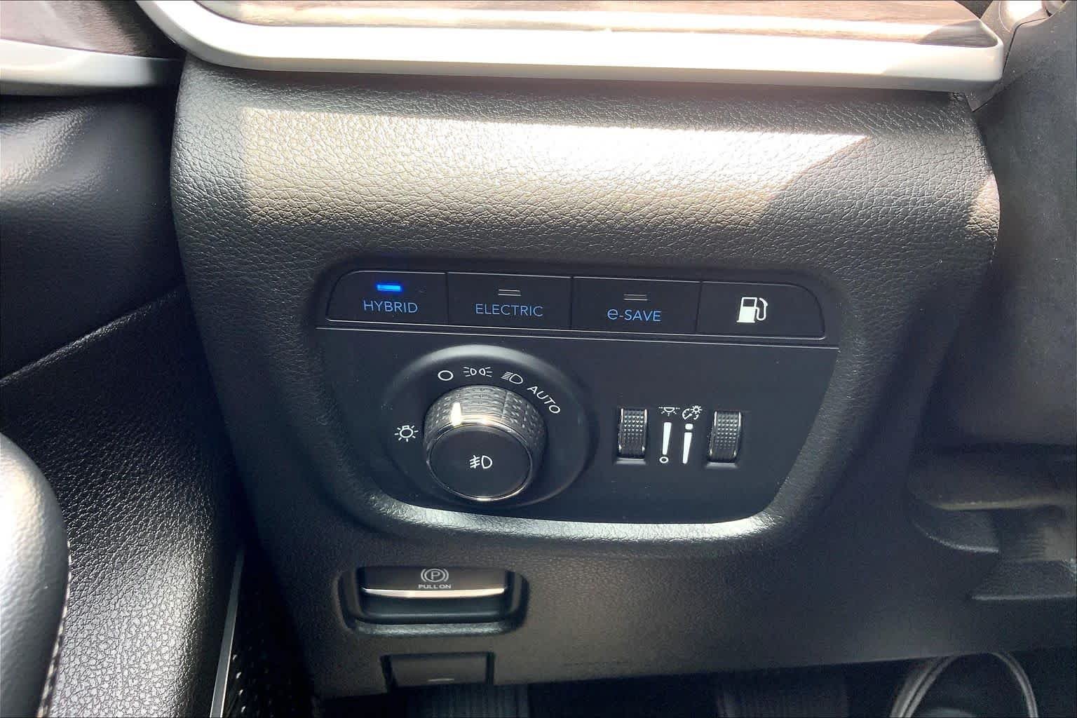 Used 2024 Bright White Clearcoat Jeep  image 34