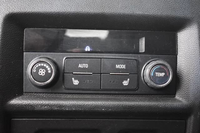 Used 2018 Black Chevrolet Premier image 17