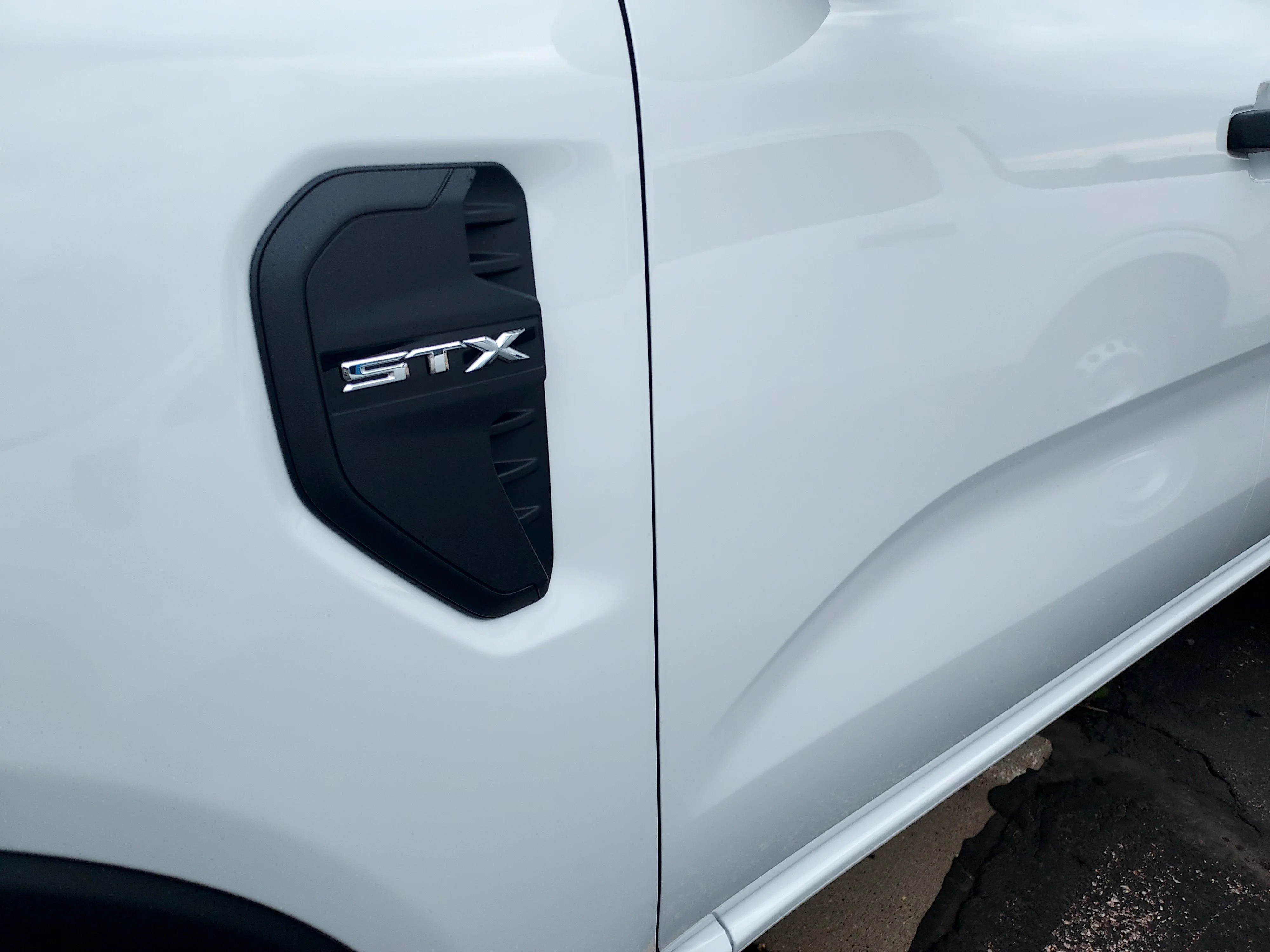 New 2026 Oxford White Ford XL image 4