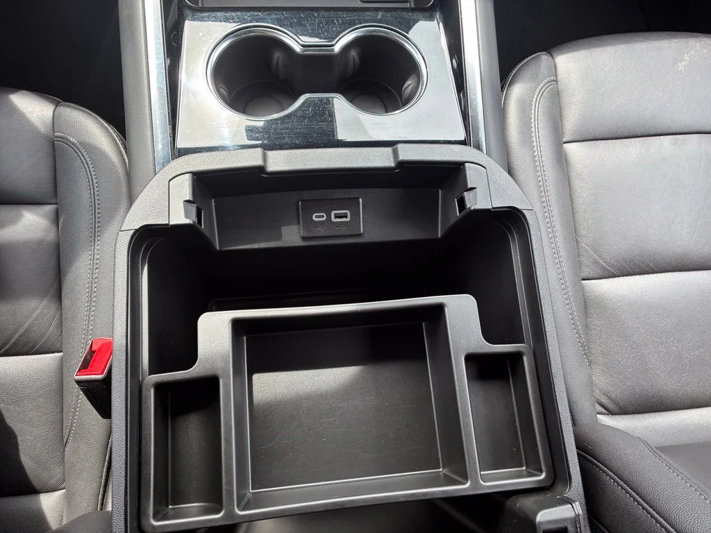 Used 2025 Summit White Chevrolet LT image 104