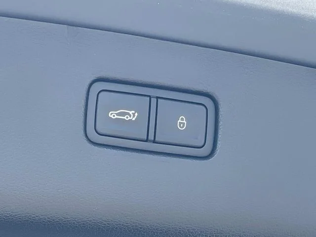 Used 2024 Silver Genesis 2.5T image 9