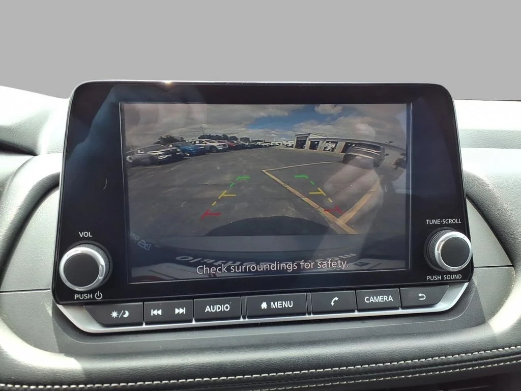 Used 2024 Gray Nissan S image 6