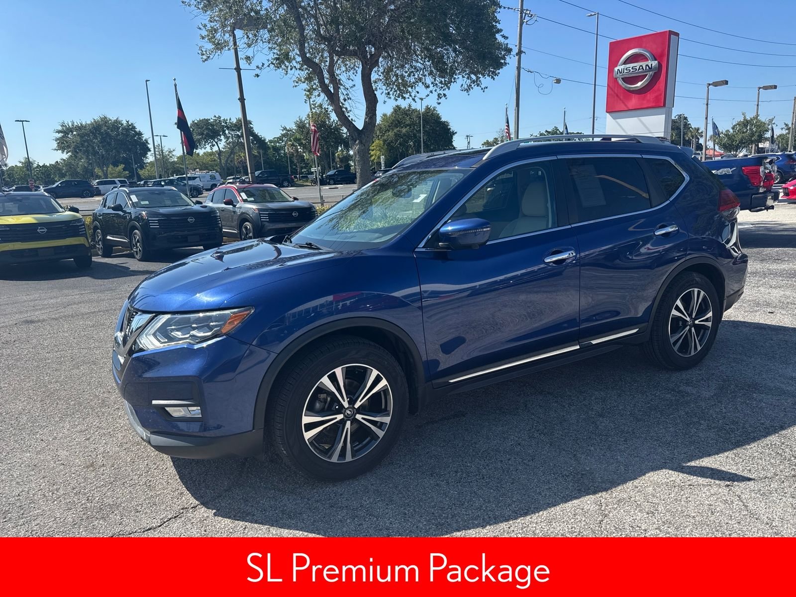 Used 2017 Blue Nissan SL image 3