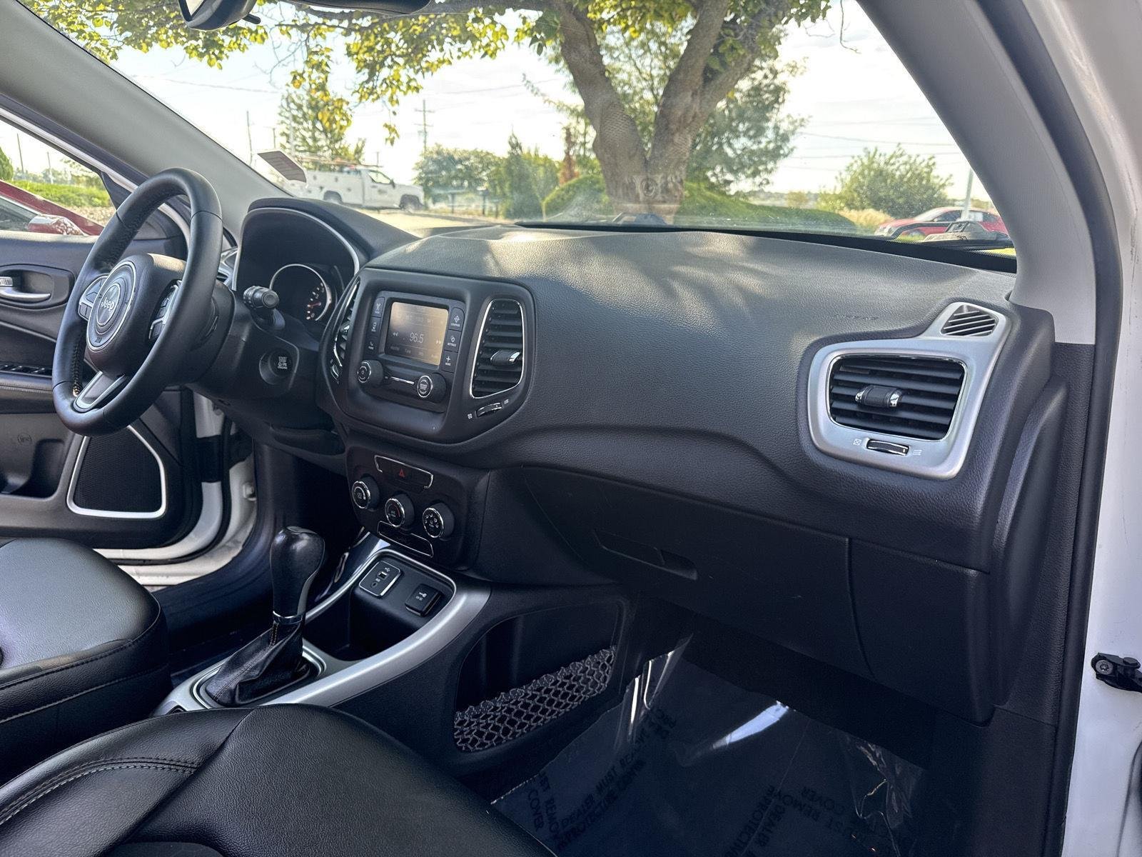 Used 2018 White Clearcoat Jeep Latitude image 37