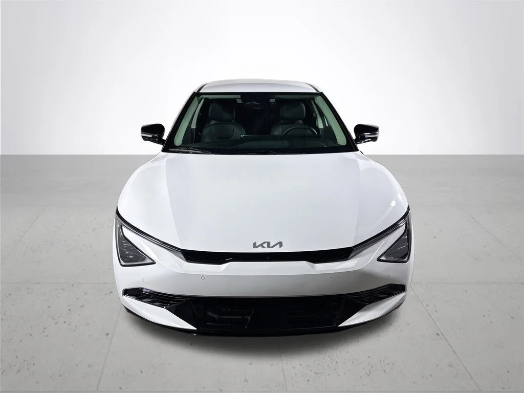 New 2026 Glacial White Pearl Kia WIND image 3