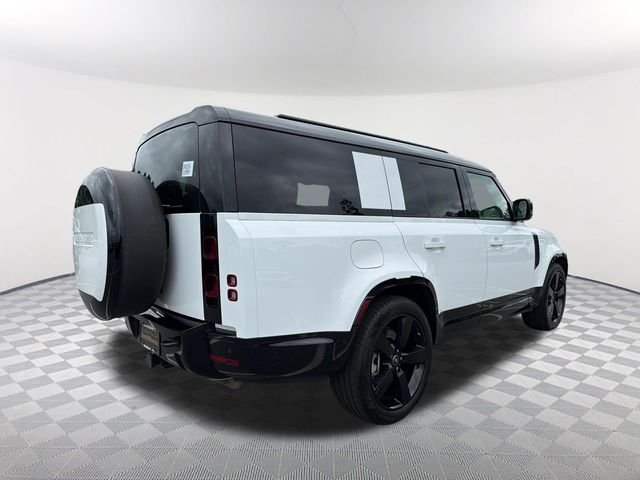 Used 2025  Land Rover X-Dynamic SE image 5