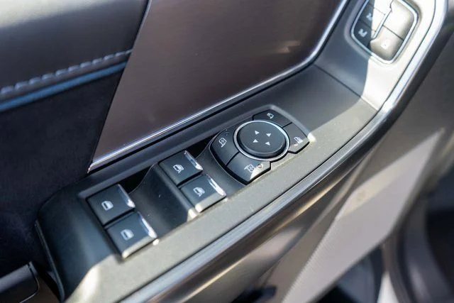 Used 2025 White Ford Platinum image 14