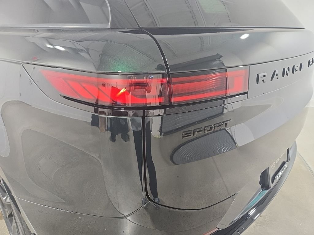 New 2026 British Racing Green Land Rover Dynamic SE image 10