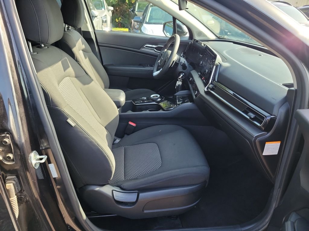 Used 2023 Fusion Black Kia LX image 7