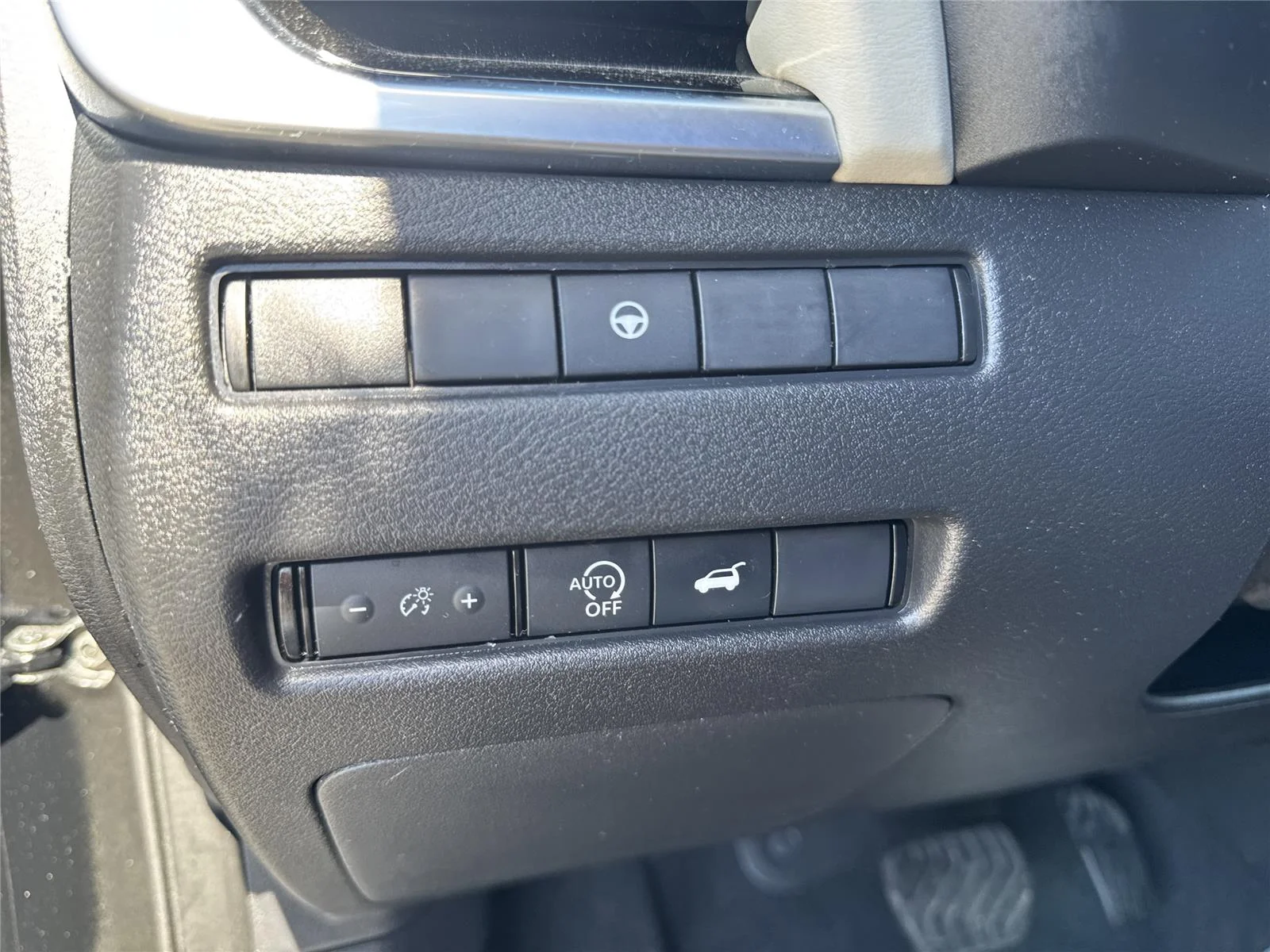 Used 2023 Super Black Nissan SL image 19