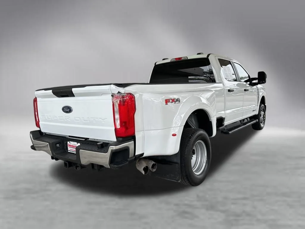 Used 2025 White Ford XL image 3