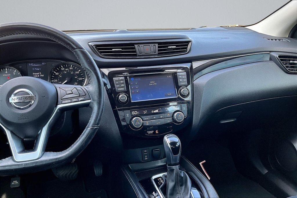 Used 2017 Gray Nissan SL image 6