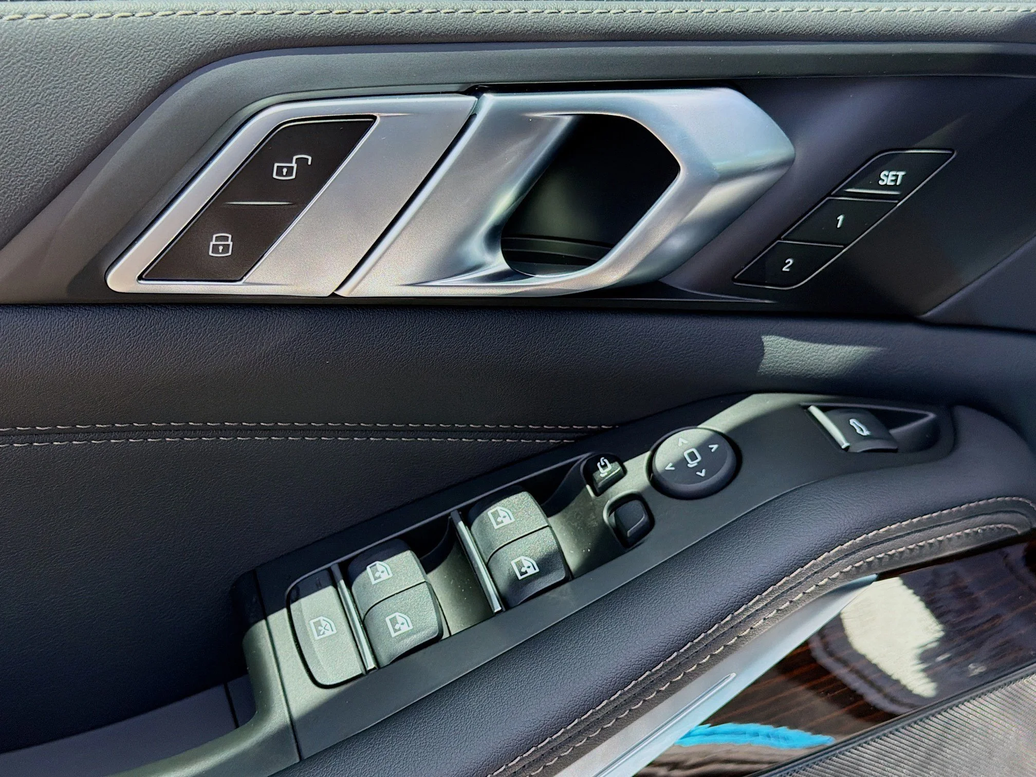 New 2026 Black Sapphire Metallic BMW xDrive40i image 23