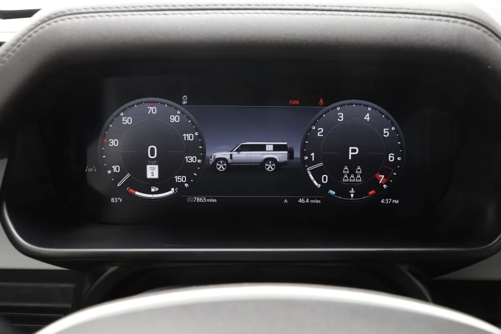 Certified Used 2025 White Land Rover X-Dynamic SE image 8