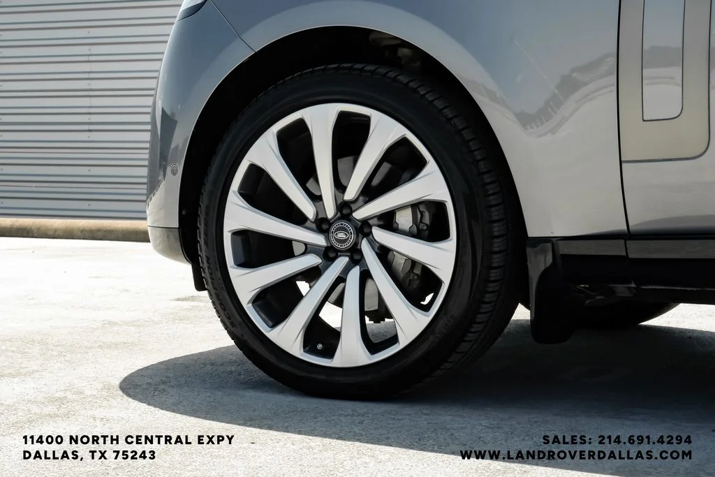 Used 2023 Grey Land Rover SE image 59