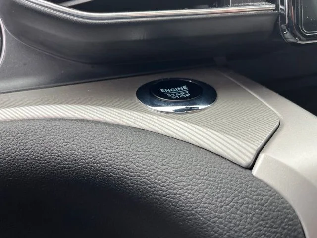 Used 2023 Silver Ford XLT image 21