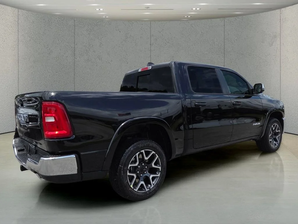 New 2026 Diamond Black Crystal Pearl-Coat Exterior Paint RAM Laramie image 4