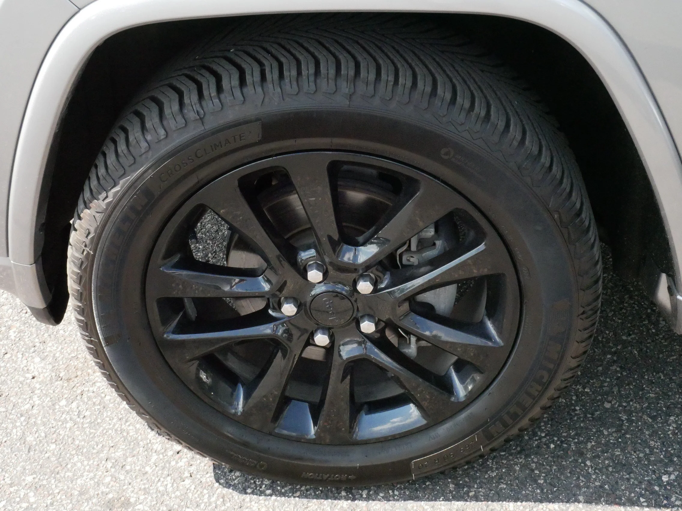Used 2019 Billet Silver Metallic Clearcoat Jeep Altitude image 15
