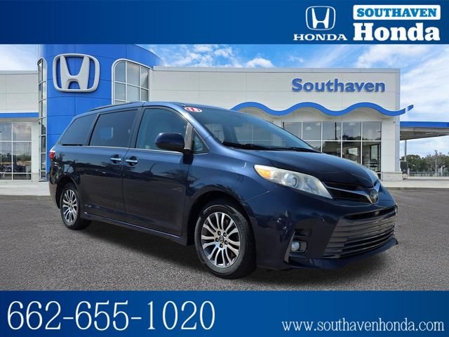 2018 Toyota Sienna XLE Premium V6 8-Passenger's photo