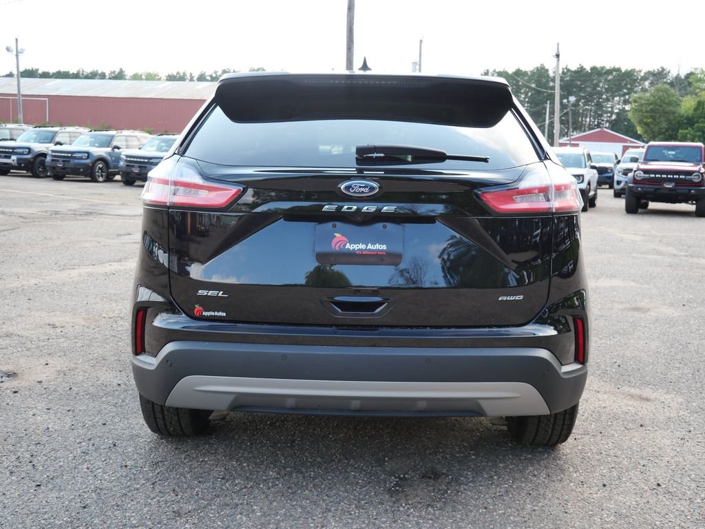 Used 2024 Black Ford SEL image 5