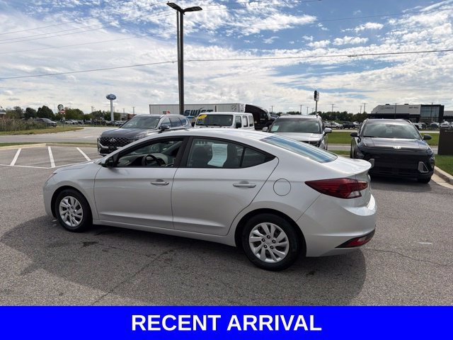 Used 2019 Silver Hyundai SE image 15