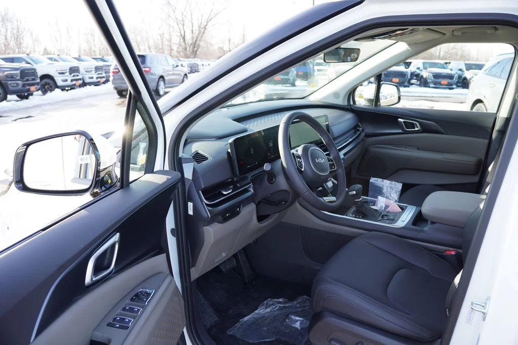New 2026 Snow White Pearl Kia LXS image 10