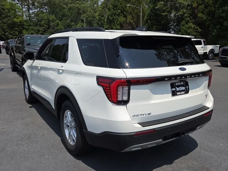 New 2026 Star White Metallic Tri-Coat Ford Active image 13