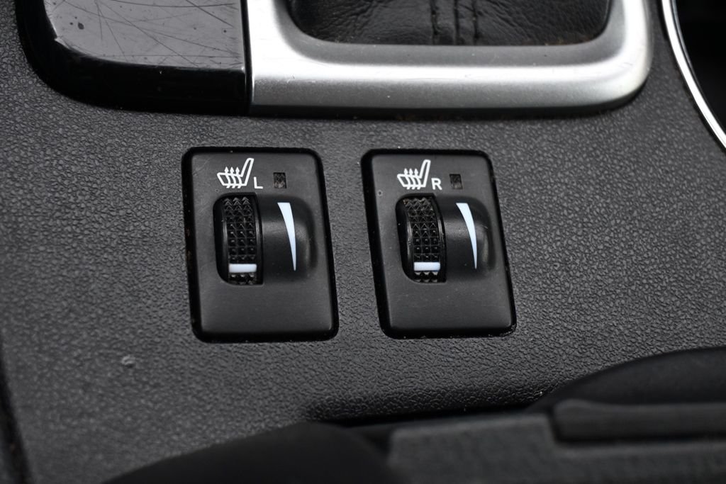 Used 2015 Attitude Black Metallic Toyota XLE V6 image 34