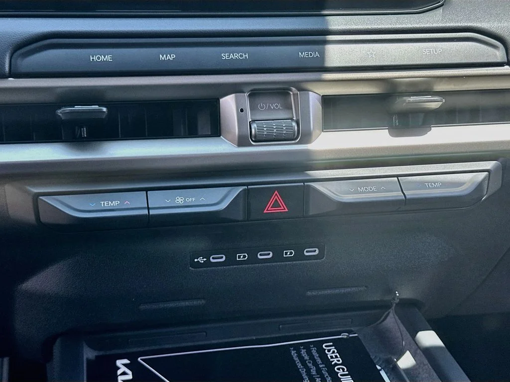 New 2027 Glacial White Pearl Kia S image 16