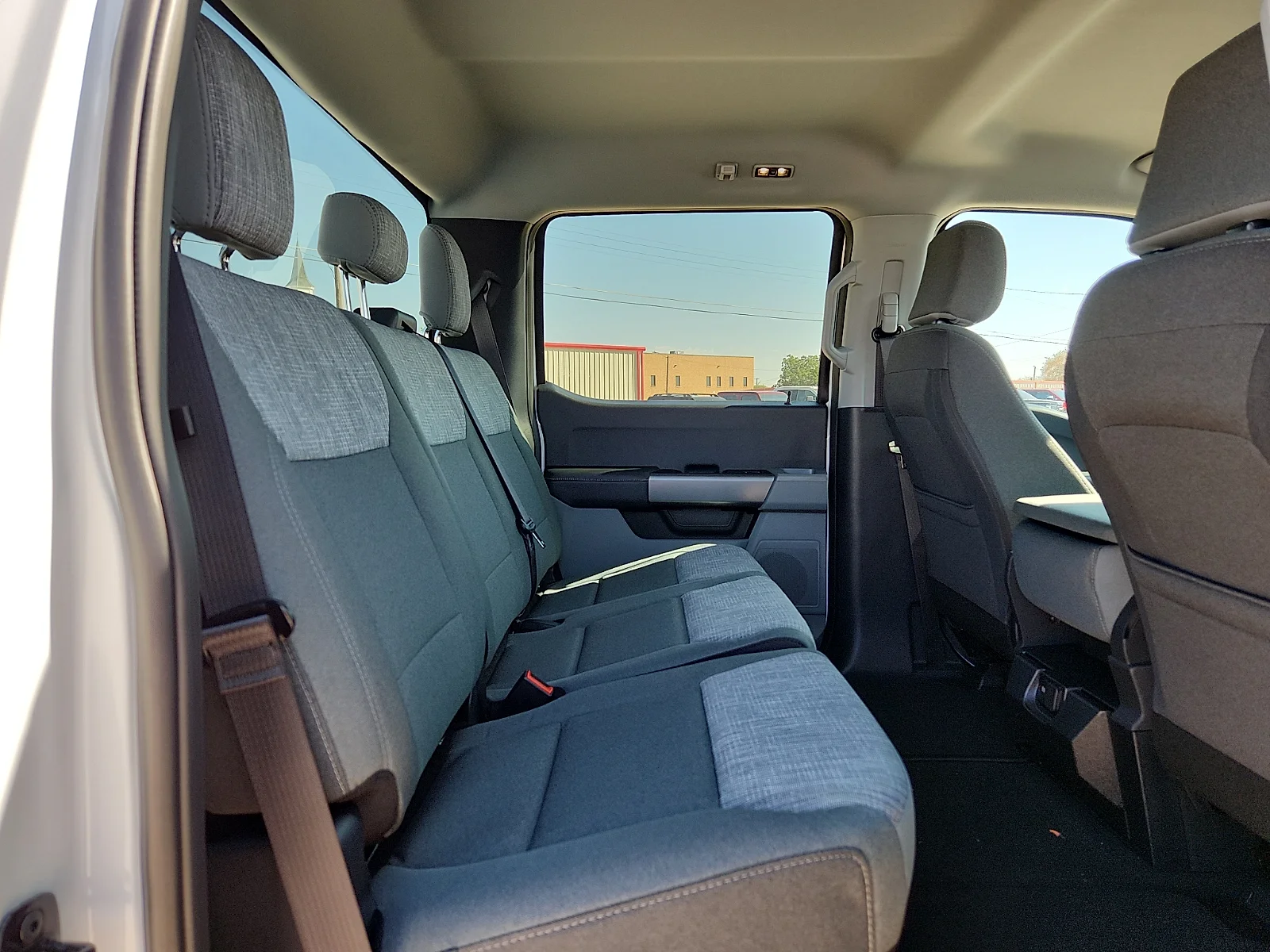 New 2027 Oxford White Ford XLT image 19