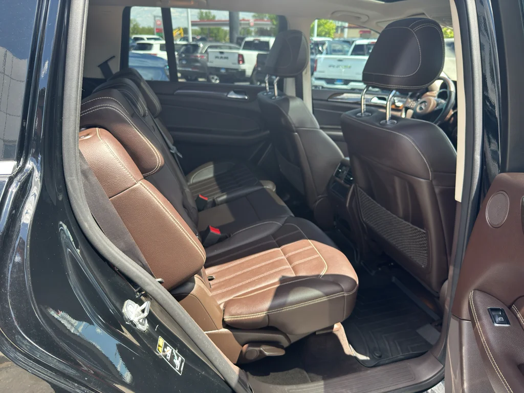 Used 2019 Black Mercedes-Benz 450 4MATIC® image 13
