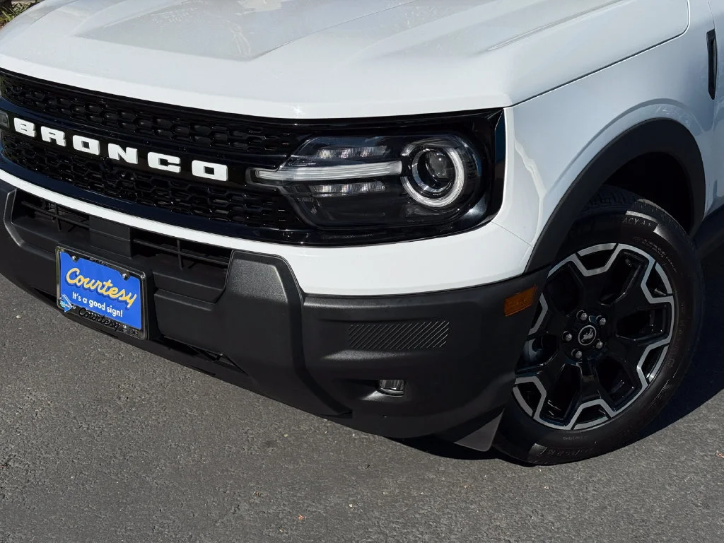 Used 2025  Ford Outer Banks image 3