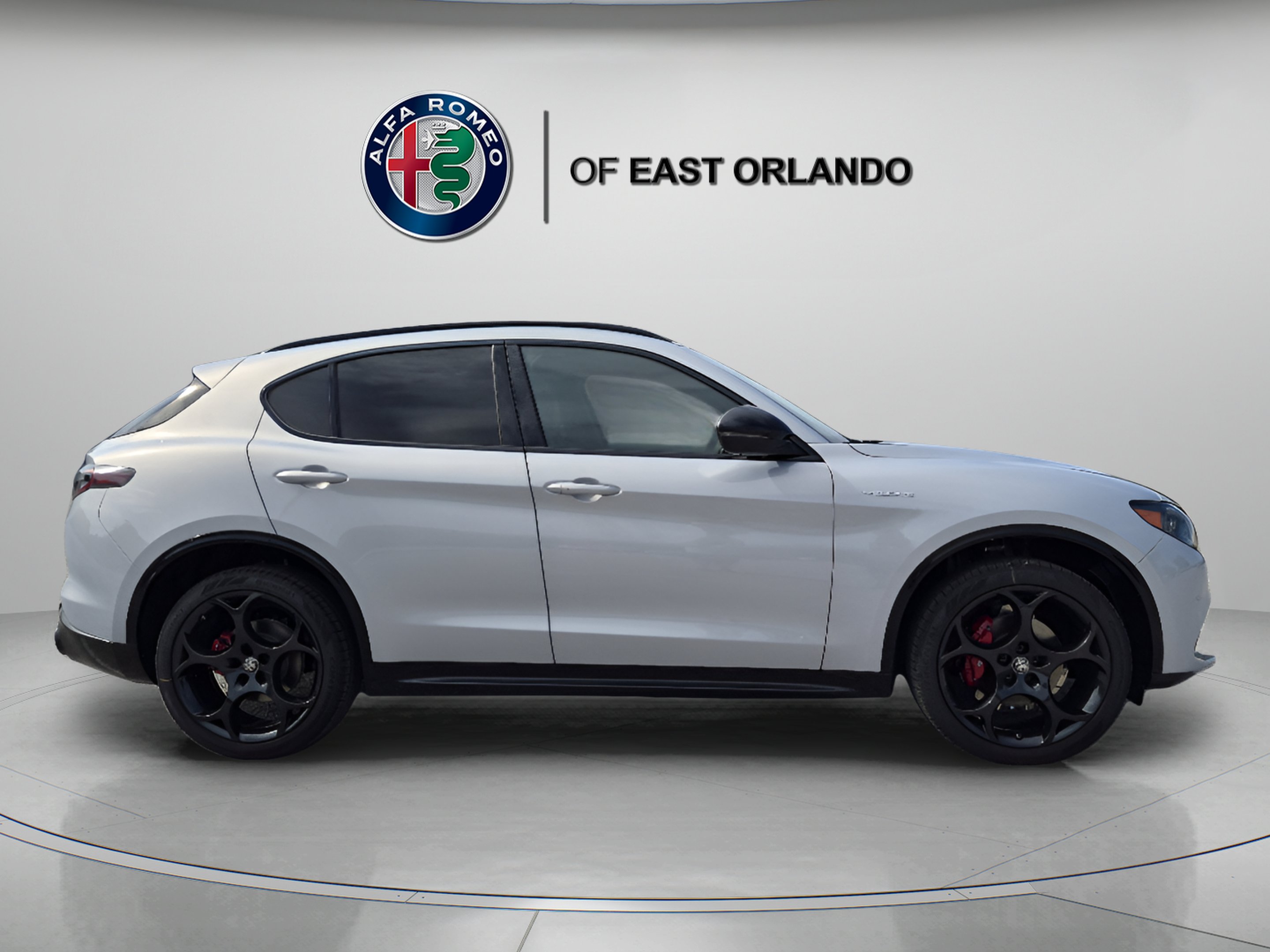 New 2026 Moonlight Gray Metallic Alfa Romeo  image 8