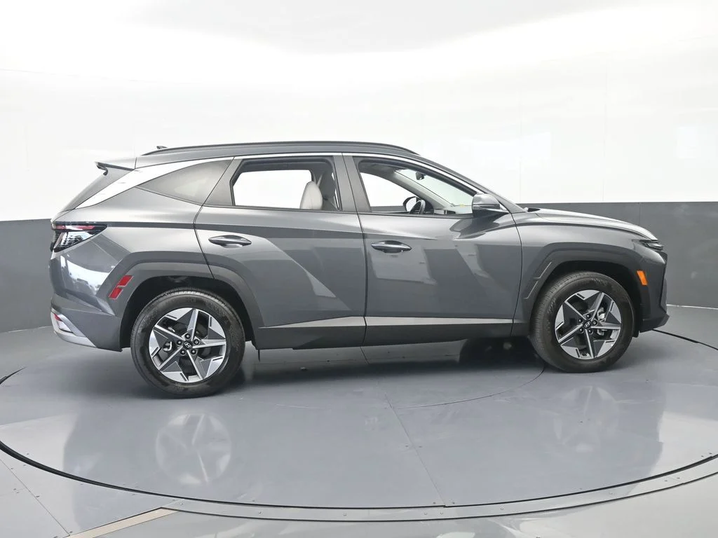 Used 2025 Ecotronic Gray Hyundai SEL Convenience image 6