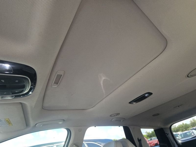 Used 2020 Hyper White Hyundai SEL image 17