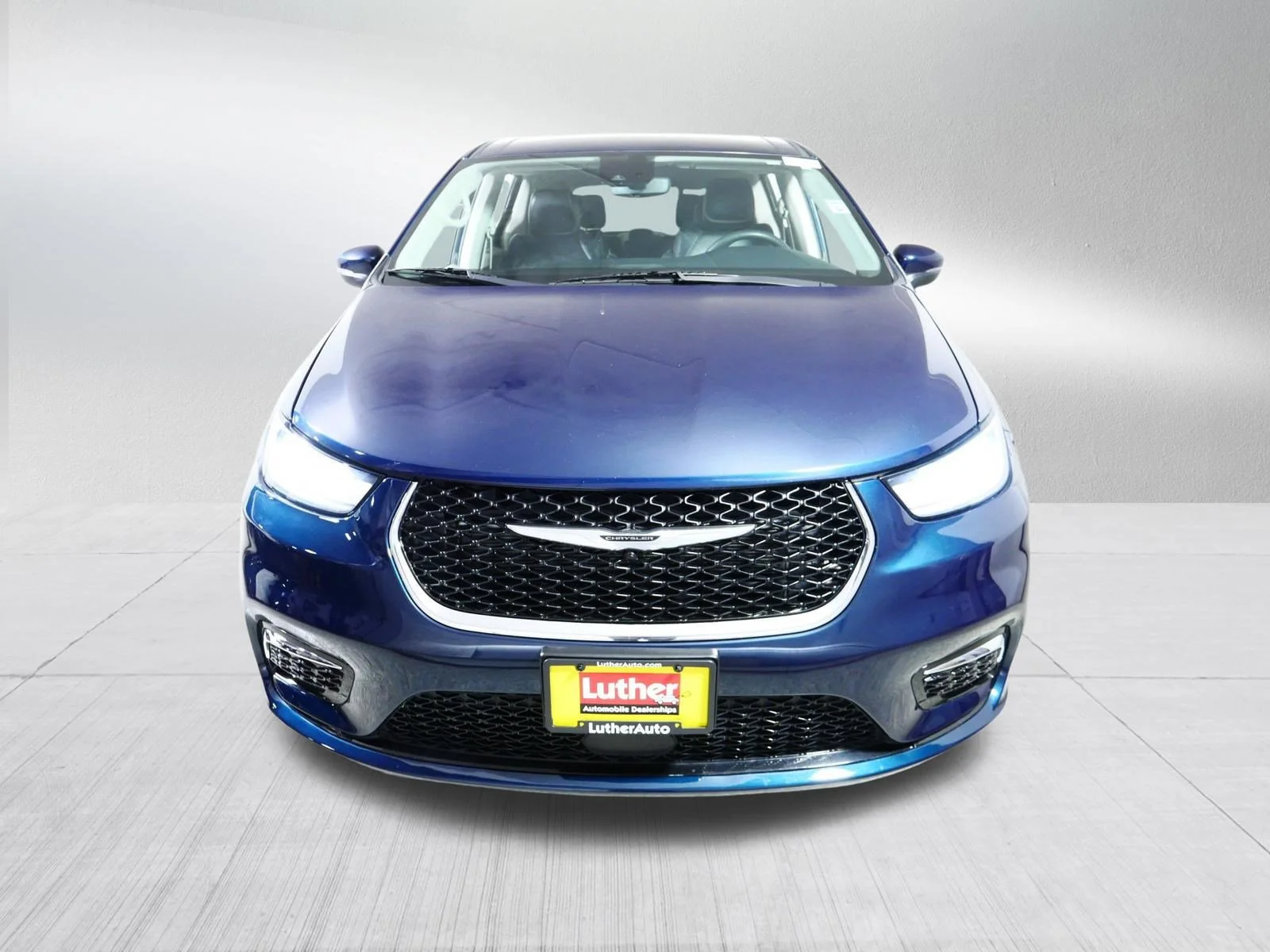 Used 2023 Chrysler Pacifica Touring L with VIN 2C4RC1BGXPR627481 for sale in Brooklyn Center, Minnesota