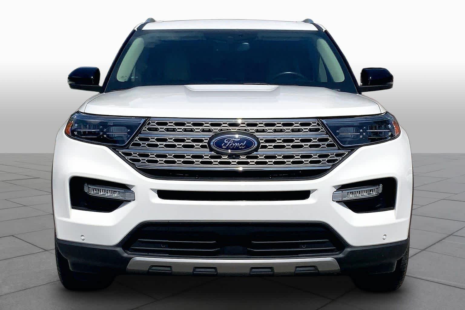 Used 2022 Star White Metallic Tri-Coat Ford Limited image 4