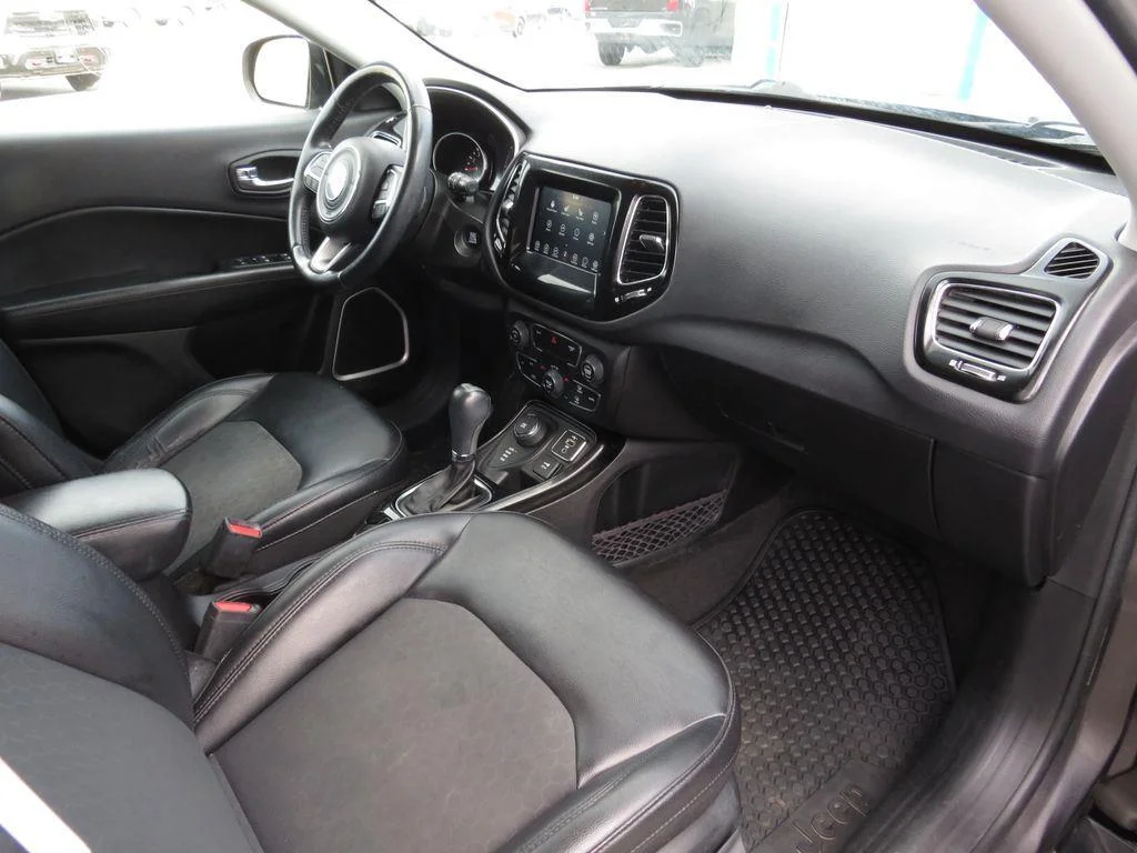 Used 2019 Granite Crystal Metallic Clear Jeep Altitude image 18