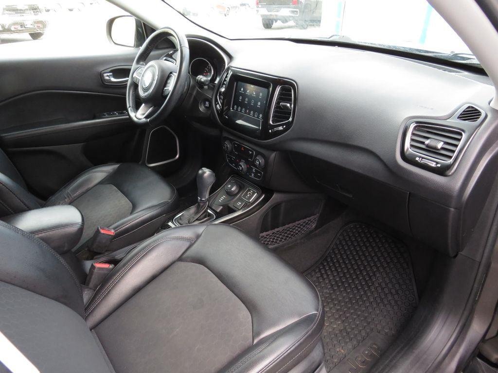 Used 2019 Granite Crystal Metallic Clear Jeep Altitude image 18