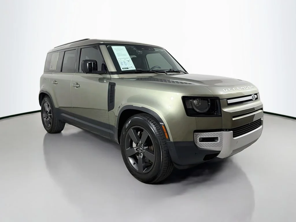 Used 2023 Green Land Rover SE image 3