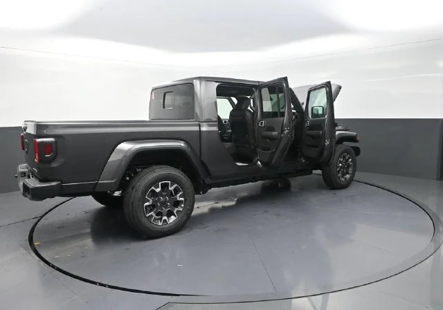 New 2026 Granite Crystal Metallic Clear-Coat Exterior Paint Jeep Sahara image 34
