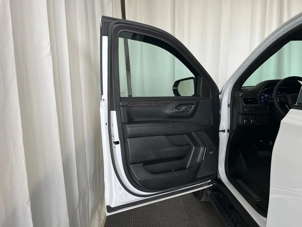 Used 2024 White Chevrolet Z71 image 18