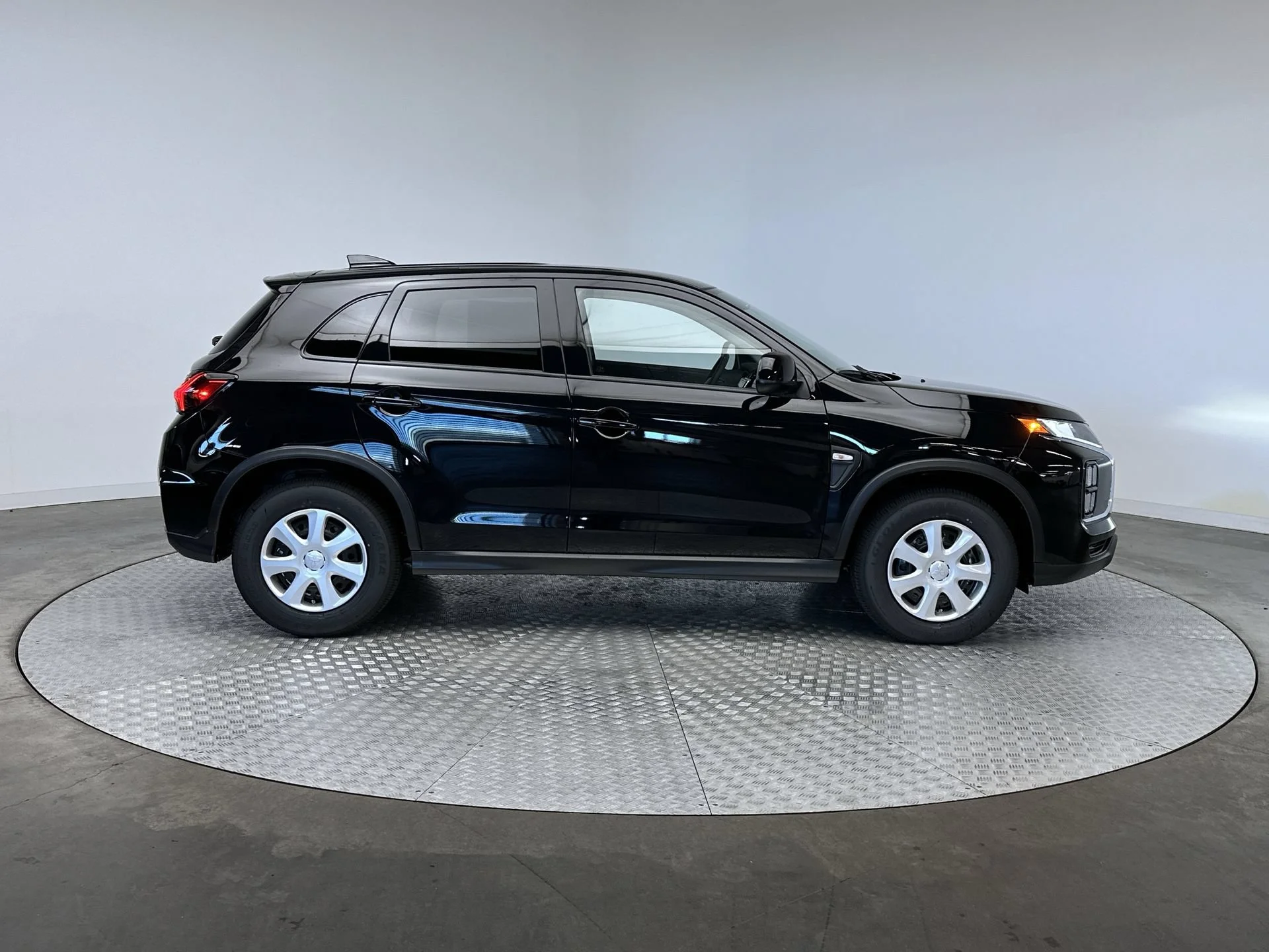 New 2026 Labrador Black Pearl Mitsubishi S image 10