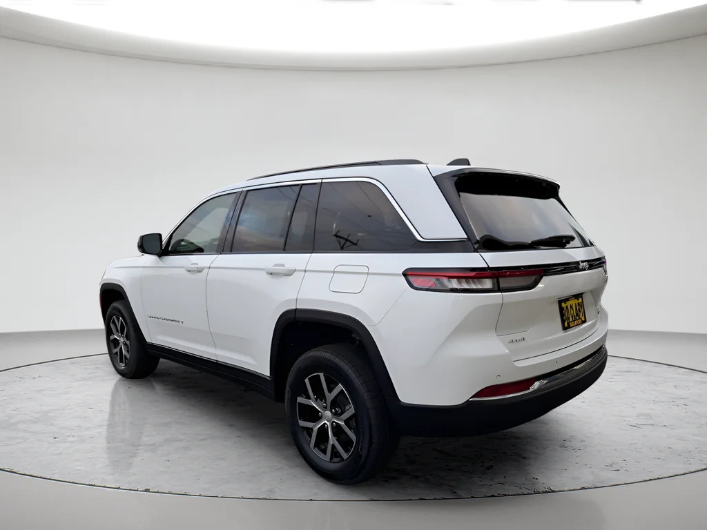 New 2025 Bright White Clear-Coat Exterior Paint Jeep Limited image 5
