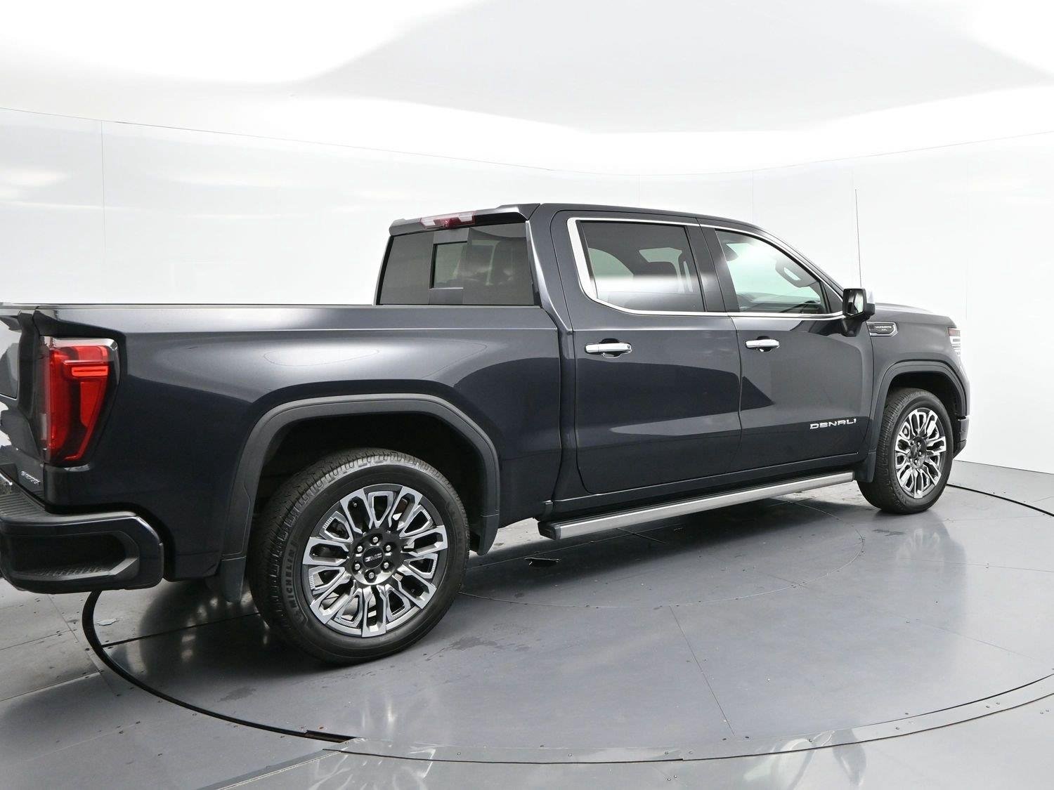 Used 2023 TITANIUM RUSH METALLIC GMC Denali Ultimate image 7