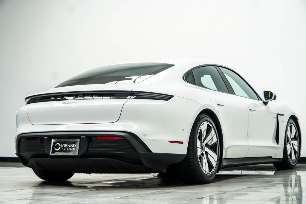 Used 2024 White Porsche Base image 17