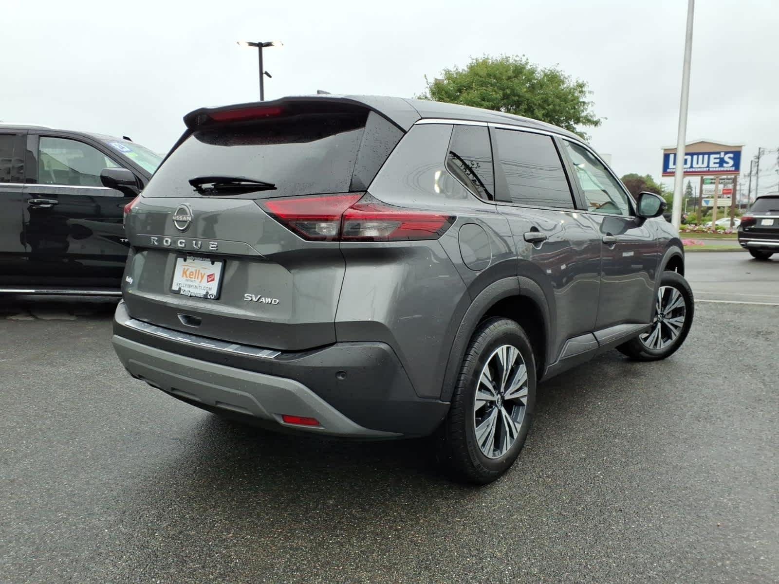 Used 2022 Gun Metallic Nissan SV image 5