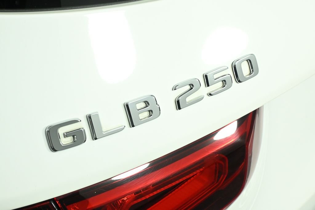 Used 2021  Mercedes-Benz GLB 250 image 28