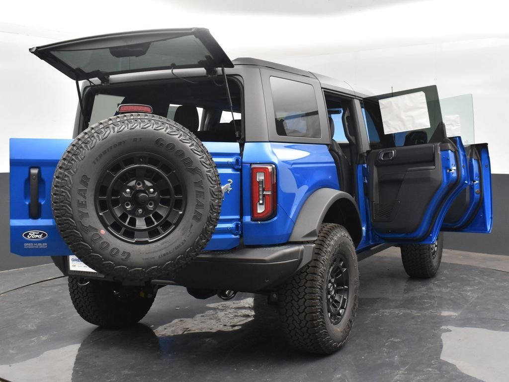 New 2026 Velocity Blue Metallic Ford Badlands® image 34