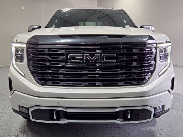 Used 2022 White GMC Denali Ultimate image 16